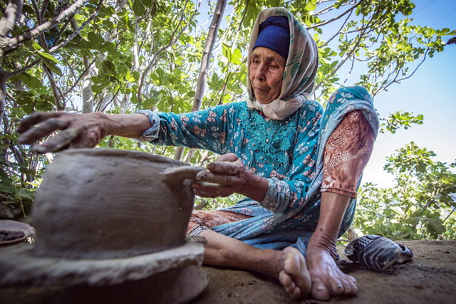 Moroccan potter Fatima Harama from the M'tioua tribe works on pottery near the village of Ourtzagh in the region of Taounate, on June 11 (AFP photo)