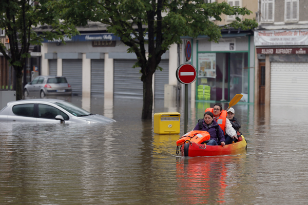 Residents use a canoe to evacuate in downtown Nemours, 80km south of Paris, on Thursday (AP photo)