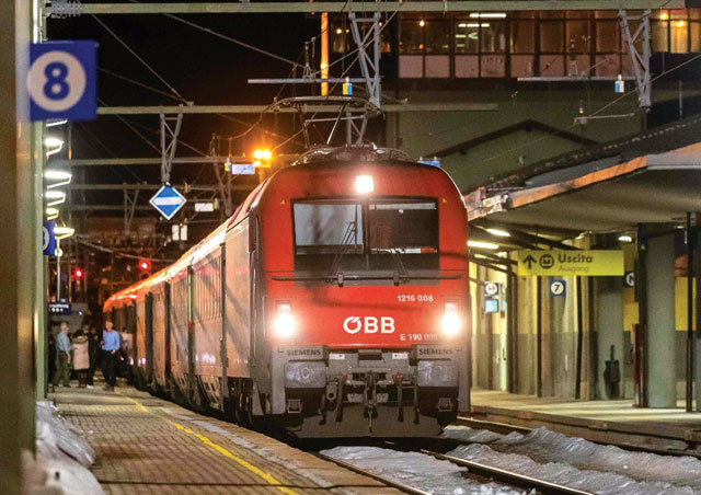This night train stands on a platform at the railway station in Gries am Brenner at the Austrian-Italian border (AFP photo)