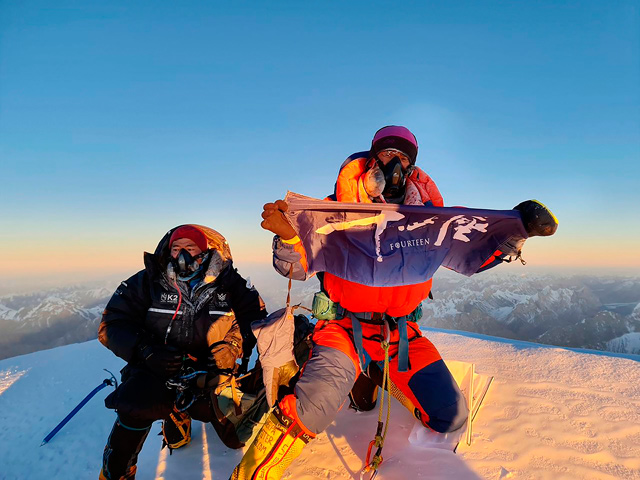 Nepali mountaineers Sona Sherpa (right) and Mingma David Sherpa pose for a photo after reaching the summit of Mt K2 in the Gilgit-Baltistan region of northern Pakistan on January 16  (AFP photo)