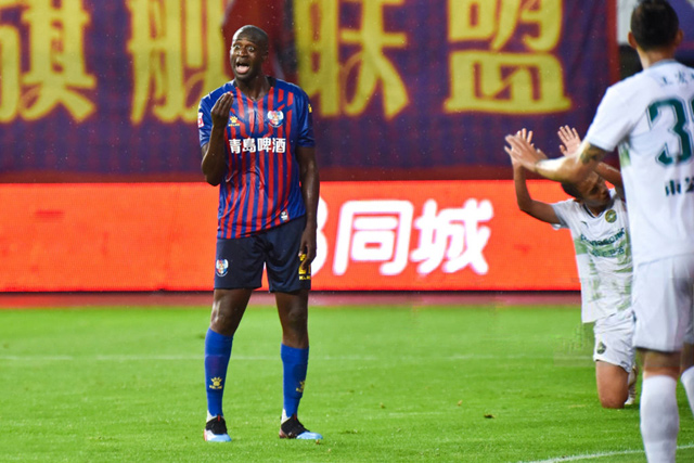 Qingdao Huanghai’s Yaya Toure  (AFP photo)