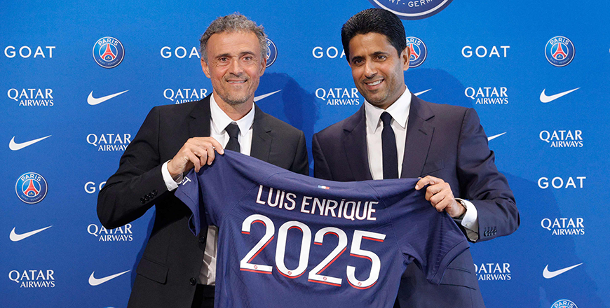 Paris Saint-Germain’s newly appointed Spanish head coach Luis Enrique (left) and Paris Saint Germain’s Qatari President Nasser Al Khelaifi pose during a press conference at the new ‘campus’ of French L1 PSG football club at Poissy on Wednesday (AFP photo by Geoffroy Van der Hasselt)