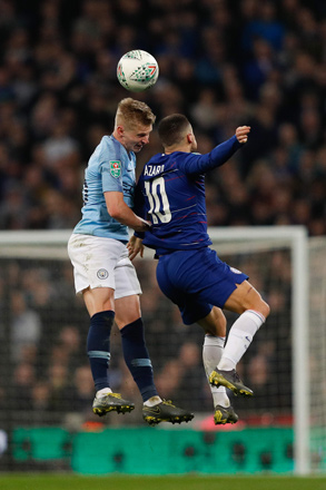 Chelsea’s Belgian midfielder Eden Hazard (right) and Manchester City’s Ukrainian midfielder Oleksandr Zinchenko (left) go for a header during their English League Cup final match against Manchester City in London, on Sunday  (AFP photo by Adrian Dennis)