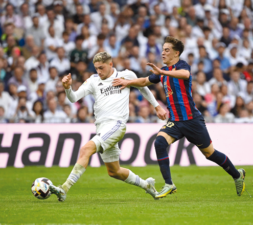 Real Madrid’s Uruguayan midfielder Federico Valverde (left) fights for the ball with Barcelona’s Spanish midfielder Gavi during their Spanish League match in Madrid on Sunday  (AFP photo by Pierre-Philippe Marcou)