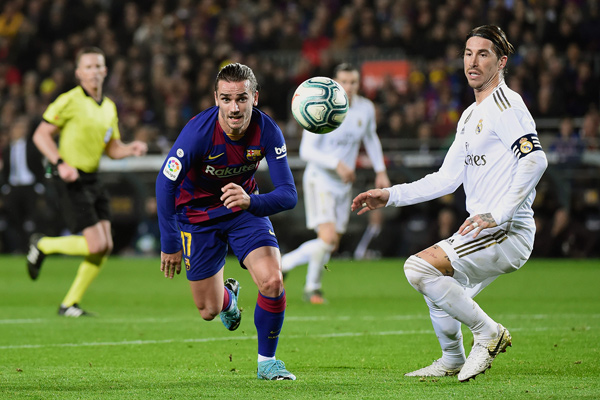Barcelona’s French forward Antoine Griezmann (centre) and Real Madrid’s Spanish defender Sergio Ramos eye the ball during their ‘El Clasico’ Spanish League football match in Barcelona on Wednesday (AFP photo by Jose Jordan)