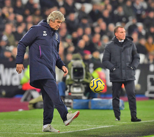 West Ham United’s Chilean manager Manuel Pellegrini kicks the ball on the touchline during the English Premier League football match against Leicester City in London on Saturday  (AFP photo by Ben Stansall)