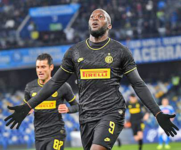Inter Milan’s Belgian forward Romelu Lukaku celebrates after scoring his second goal against Napoli during their Italian Serie A football match in Naples on Monday  (AFP photo by Tiziana Fabi)