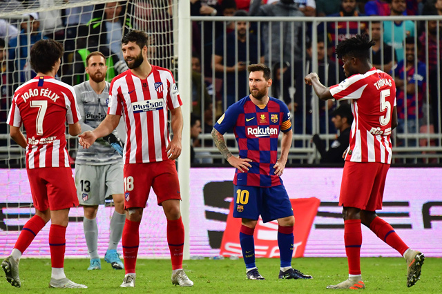 Barcelona’s Argentine forward Lionel Messi (2nd-right) reacts after losing the Spanish Super Cup semifinal to Atletico Madrid Jeddah, Saudi Arabia, on Thursday  (AFP photo by Giuseppe Cacace)