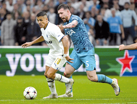 Marseille’s Dimitri Payet (left) fights for the ball with Tottenham’s Pierre-Emile Hojbjerg during their UEFA Champions League group D in Marseille, France, on Tuesday (AFP photo by Christophe Simon)