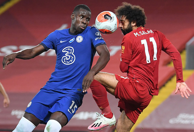  Chelsea’s French defender Kurt Zouma (left) vies with Liverpool’s Egyptian midfielder Mohamed Salah during their English Premier League match in Liverpool, England, on Wednesday (AFP photo by Laurence Griffiths)