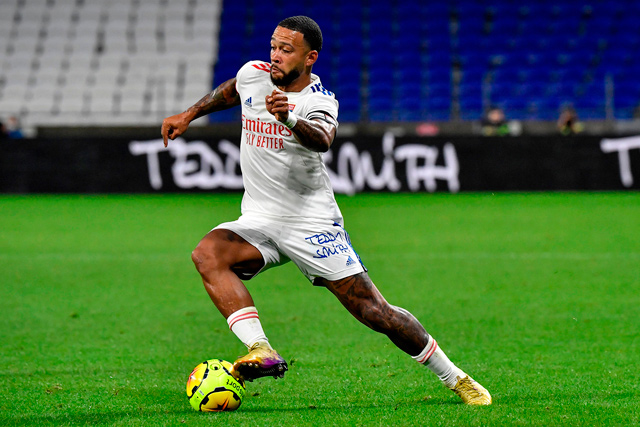Lyon’s Dutch forward Memphis Depay runs with the ball during the French L1 match against Dijon in Decines-Charpieu, near Lyon, on Friday (AFP photo by Philippe Desmazes)