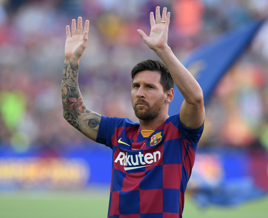 Barcelona’s Argentinian forward Lionel Messi waves before the 54th Joan Gamper Trophy friendly football match between Barcelona and Arsenal at the Camp Nou stadium in Barcelona on August 4, 2019  (AFP photo by Josep Lago)