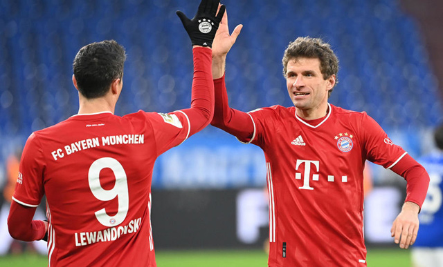 Robert Lewandowski and Thomas Mueller have another trophy in their sights this time at the Club World Cup in Qatar (AFP photo by Ina Fassbender)