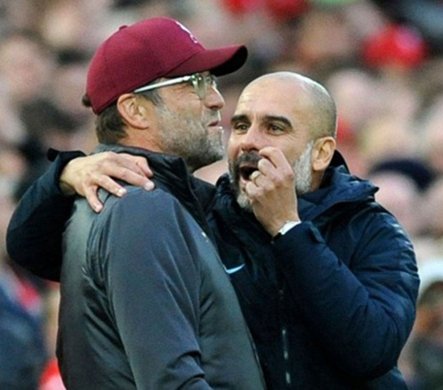 Liverpool manager Jurgen Klopp listens as Manchester City’s manager Pep Guardiola (right)speaks during one of thier English Premier League matches (AFP photo)