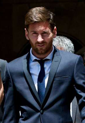 Lionel Messi leaves court on July 6 in Barcelona after being accused of defrauding the Spanish Tax Agency (AFP photo)