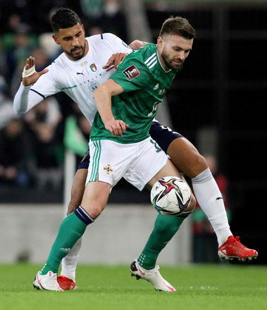 Italy’s Emerson (left) vies with Northern Ireland’s Stuart Dallas during their FIFA World Cup 2022 round one Group C qualification match in Belfast, Northern Ireland, on Monday (AFP photo by Paul Faith)