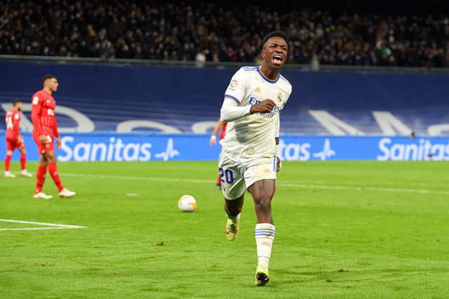 Real Madrid’s Vinícius Júnior reacts against Sevilla in one of their matchups in 2021 (AFP photo by Denis Doyle)