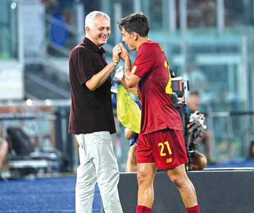 AS Roma’s Argentinian forward Paulo Dybala (right) jokes with Portuguese coach Jose Mourinho as he is being substituted against Monza during their Italian Serie A match on Tuesday in Rome (AFP photo by Alberto Pizzoli)