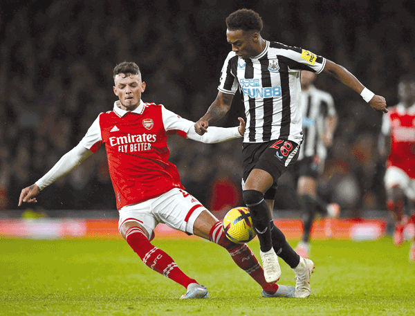 Arsenal’s English defender Ben White (left) vies with Newcastle United’s English midfielder Joe Willock during their English Premier League match in London on Tuesday (AFP photo by Ben Stansall)