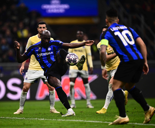Inter Milan’s Belgian forward Romelu Lukaku shoots to open the scoring against Porto during their UEFA Champions League round of 16 first leg match in Milan on Wednesday (AFP photo by Marco Bertorello)