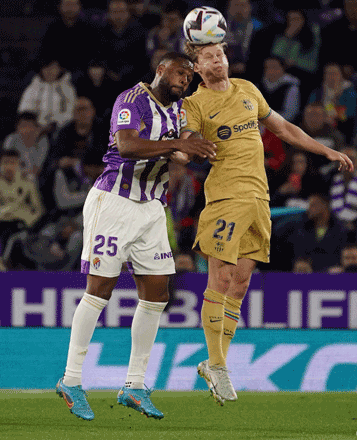 Real Valladolid’s Canadian forward Cyle Larin (left) and Barcelona’s Dutch midfielder Frenkie de Jong jump for the ball during their Spanish league match in Valladolid on Tuesday (AFP photo by Cesar Manso)