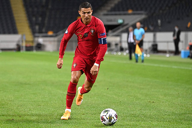 Portugal's forward Cristiano Ronaldo controls the ball during the UEFA Nations League football match between Sweden and Portugal on September 8 in Solna, Sweden (AFP photo by Jonathan Nackstrand)