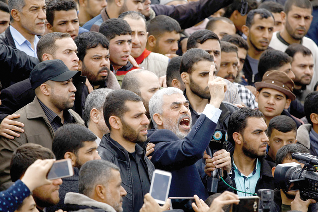 A file photo taken on March 30, 2018 shows Islamist Hamas movement leader Yahya Sinwar (centre) shouting slogans as he takes part in a tent city protest near the border with Israel, east of Jabalia in the northern Gaza strip, to commemorate Land Day (AFP photo)
