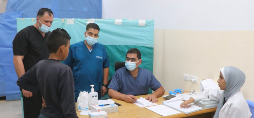 Personnel of the Jordanian field hospital in north Gaza begin receiving patients in the Gaza Strip on Sunday (Petra photo)