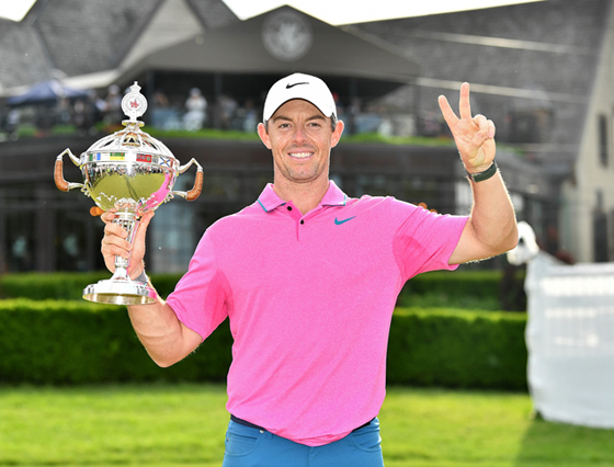 Rory McIlroy of Northern Ireland poses with the trophy after winning the RBC Canadian Open in Etobicoke, Ontario, on Sunday (AFP photo by Minas Panagiotakis)