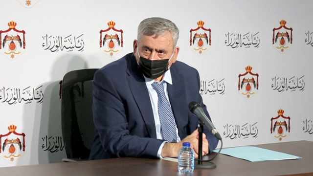 Health Minister Nathir Obeidat speaks during a press briefing at the Prime Ministry on Tuesday (Petra photo)