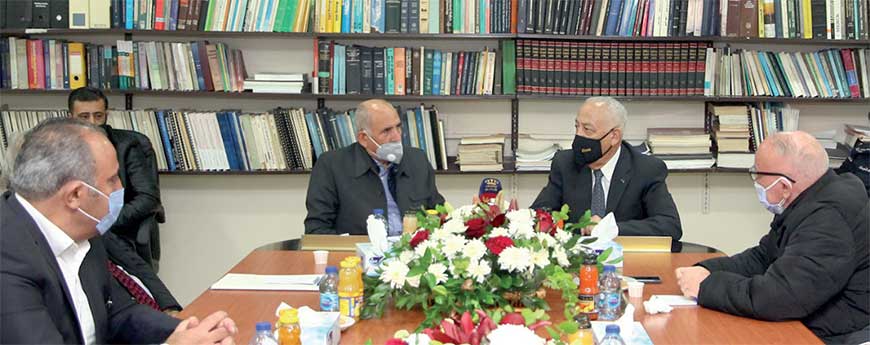 Under the Royal directives of His Majesty King Abdullah, Royal Court Chief Yousef Issawi and a ministerial team on Thursday checked on the project of rehabilitating the phosphate hills in Ruseifa district in Zarqa Governorate (Petra photo)
