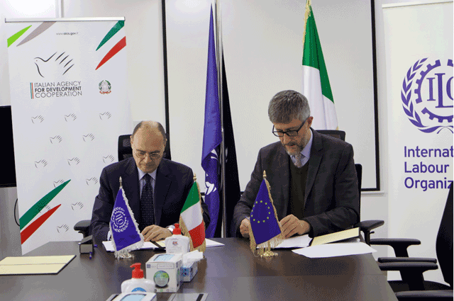  Italy’s Ambassador to Jordan Luciano Pezzotti and ILO Country Coordinator Patrick Daru sign an agreement during the launch of a project to create a more inclusive and accessible green labour market in Jordan (Photo courtesy of Italian embassy)