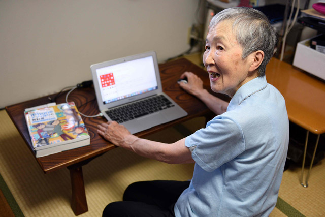 This photo taken on July 13 shows 82-year-old programmer Masako Wakamiya at her computer in Fujisawa, Kanagawa prefecture  (AFP photo by Kazuhiro Nogi)