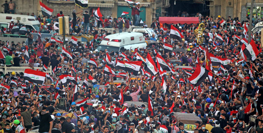 Iraqi demonstrators chant slogans and wave their country's national flags during ongoing anti-government demonstrations at Tahrir Square in the capital Baghdad on Wednesday   (AFP photo)