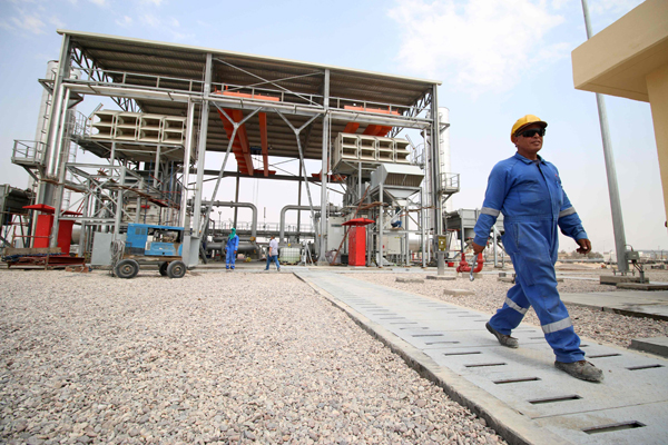 Employees work on Saturday in the Zubair-1 storage zone of the Zubair oil field, located around 20km southwest of Basra in southern Iraq (AFP photo)