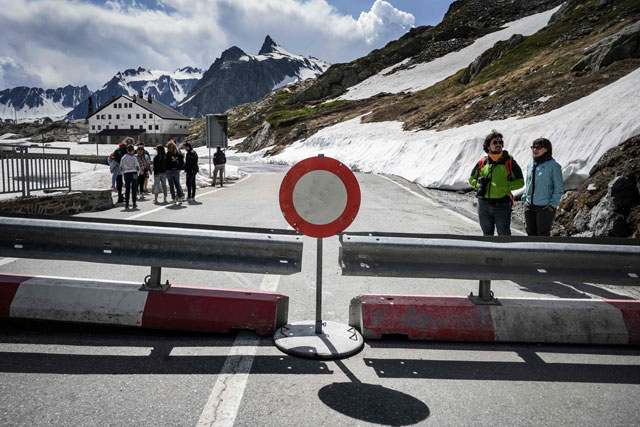 This photo taken on Tuesday shows the closed border at Grand Saint Bernard pass, on the eve of Italy's unilateral reopening of its borders, amid the COVID-19 outbreak (AFP photo)