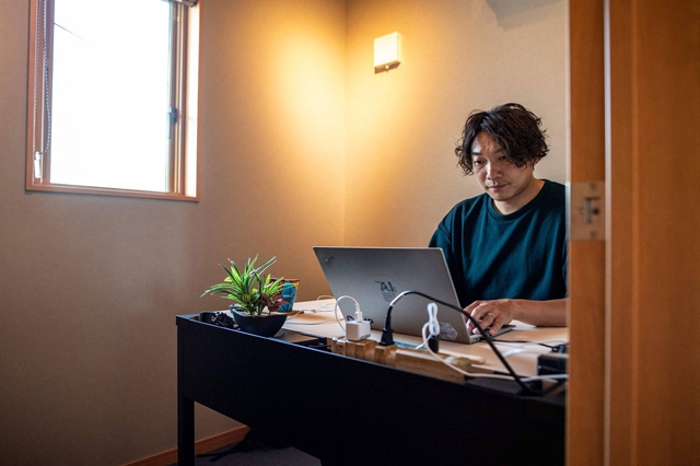 Japanese worker Kazuki Kimura works in his house in Fujisawa, Kanagawa Prefecture, in June (AFP photo)
