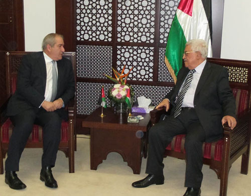 Deputy Prime Minister and Foreign Minister Nasser Judeh meets with Palestinian President Mahmoud Abbas in Ramallah on Thursday (Petra photo)