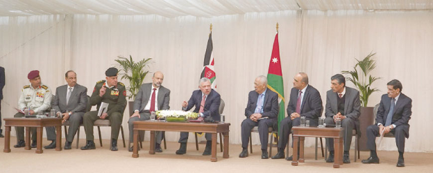 His Majesty King Abdullah meets with representatives and leading figures from Bir Al Sabe’ tribes on Monday as part of the Basman Forum meetings (Photo courtesy of Royal Court)