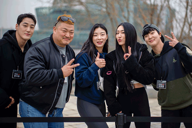 Contestants Jo Jin-Hyeong (second left) and Jang Eun-sil (centre) of Netflix reality competition series Physical: 100 attend a fan event in Seoul (AFP photo)