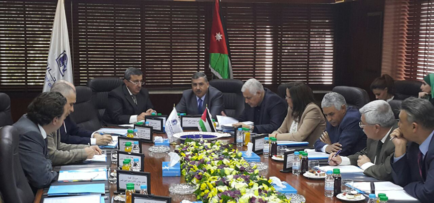 Labour Minister Ali Ghezawi meets with Amman Chamber of Commerce board members in Amman on Saturday (Petra photo)