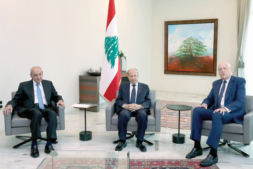This handout photo provided by the Lebanese photo agency Dalati and Nohra shows Lebanon's Parliament Speaker Nabih Berri (left) and President Michel Aoun (centre) meeting with two-time Premier Najib Mikati at the presidential palace in Baabda, east of the capital Beirut, on Monday (AFP photo)