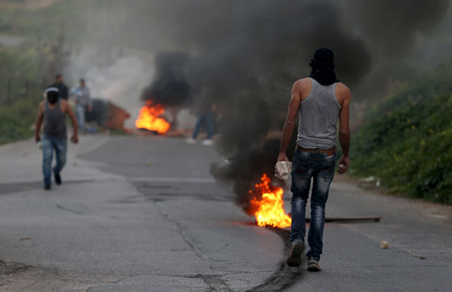 A Palestinian protester takes position during confrontations with Israeli troops, near Israel’s Ofer Prison near the West Bank city of Ramallah, on  Friday (Reuters photo)