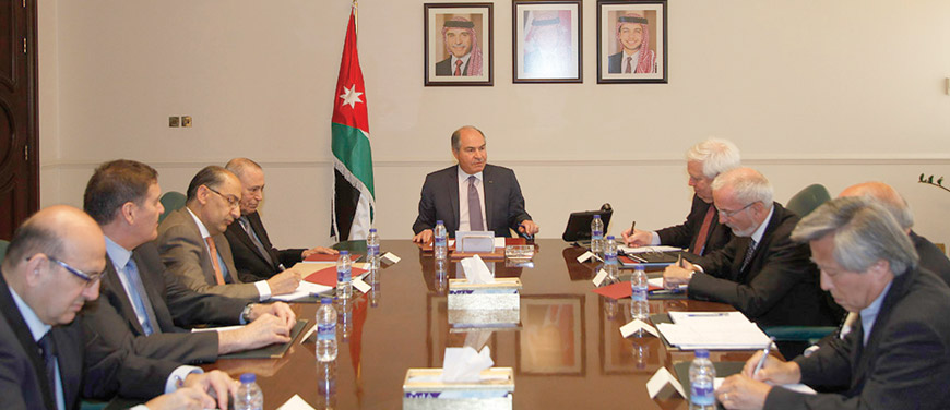 Prime Minister Hani Mulki meets with a delegation from the International Advisory Group in Amman on Tuesday  (Petra photo)