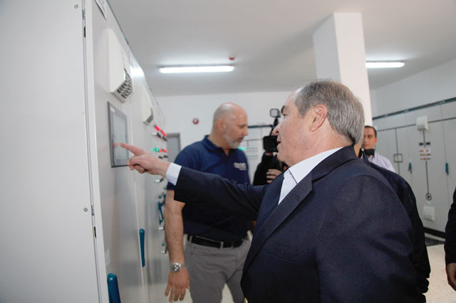 Prime Minister Hani Mulki tours Jordan’s first water desalination plant that opened in Aqaba on Saturday  (Petra photo)