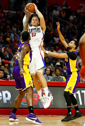 Los Angeles Clippers forward Blake Griffin, shoots between Los Angeles Lakers centre Tarik Black (left) and guard Tyler Ennis (right) during their NBA game in Los Angeles on Saturday  (Photo courtesy of nba.com)