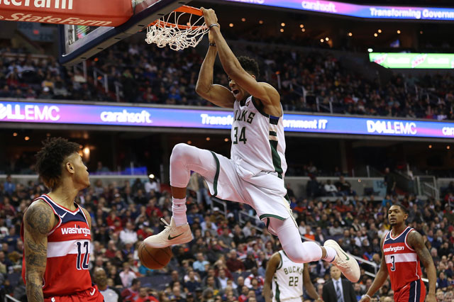 Milwaukee Bucks forward Giannis Antetokounmpo dunks the ball as Washington Wizards forward Kelly Oubre Jr. looks on during their NBA game in Washington, DC, on Monday (Reuters photo by Geoff Burke)