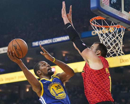 Golden State Warriors forward Kevin Durant shoots the ball against Atlanta Hawks centre Miles Plumlee during their NBA game in Oakland, California, on Tuesday  (Reuters photo by Kyle Terada)