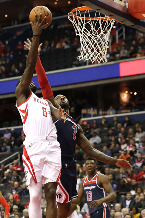 James Ennis III of the Houston Rockets puts up a shot in front of John Wall of the Washington Wizards in their NBA game Washington, DC, on Monday  (AFP photo by Rob Carr)