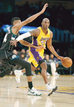 Kobe Bryant of the Los Angeles Lakers dribbles past Giannis Antetokounmpo of the Milwaukee Bucks during their NBA basketball game in Los Angeles on Tuesday (AFP photo by Sean M. Haffey)
